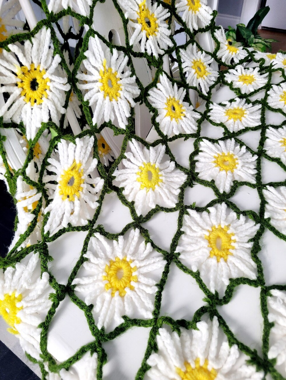 Handmade Crochet Daisy Throw Blanket Afghan White Yellow Green 4x5 Ft - Picture 3 of 6